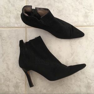 Vero Cuoio Suede Booties